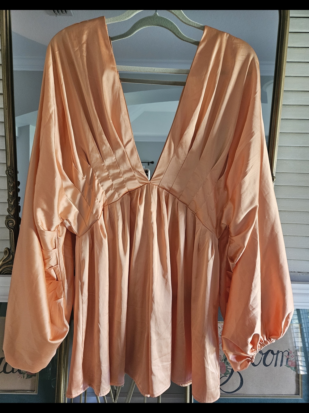 The Sang Peach Satin Plunge Neck Balloon Sleeve Romper Size Medium NWT